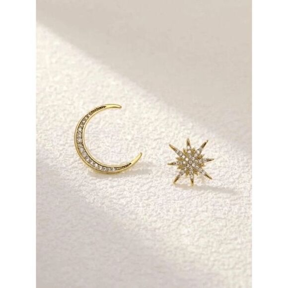 CRESCENT MOON & STAR GOLD DIAMOND STUD EARRINGS - Picture 1 of 4